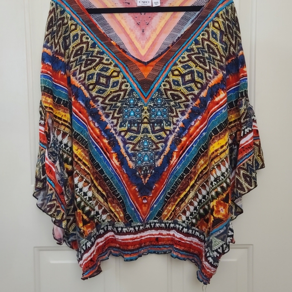 Colorful Geometric Patterned Top - Picture 5 of 15